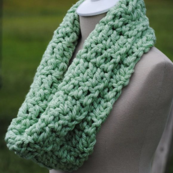 Crochet Mint Cowl/New - Picture 2 of 4
